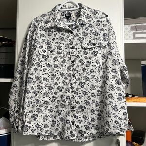 Lee, Size L, white and black flower